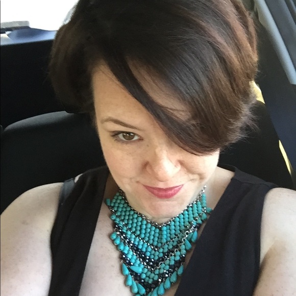 Meet your Posher, Jenn - Picture 8 of 8